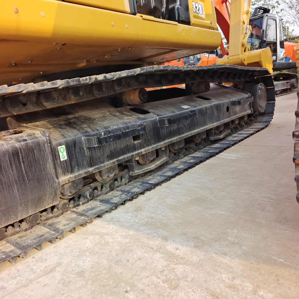 CATERPILLAR 323 New Generation Updated Cat 323 - Pelle sur chenille: photos 5 CATERPILLAR 323 New Generation Updated Cat 323 - Pelle sur chenille: photos 5