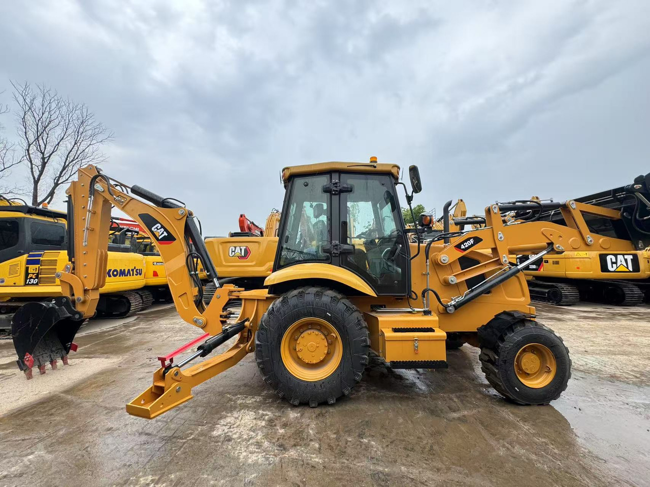CATERPILLAR 420F CAT - Tractopelle: photos 1 CATERPILLAR 420F CAT - Tractopelle: photos 1