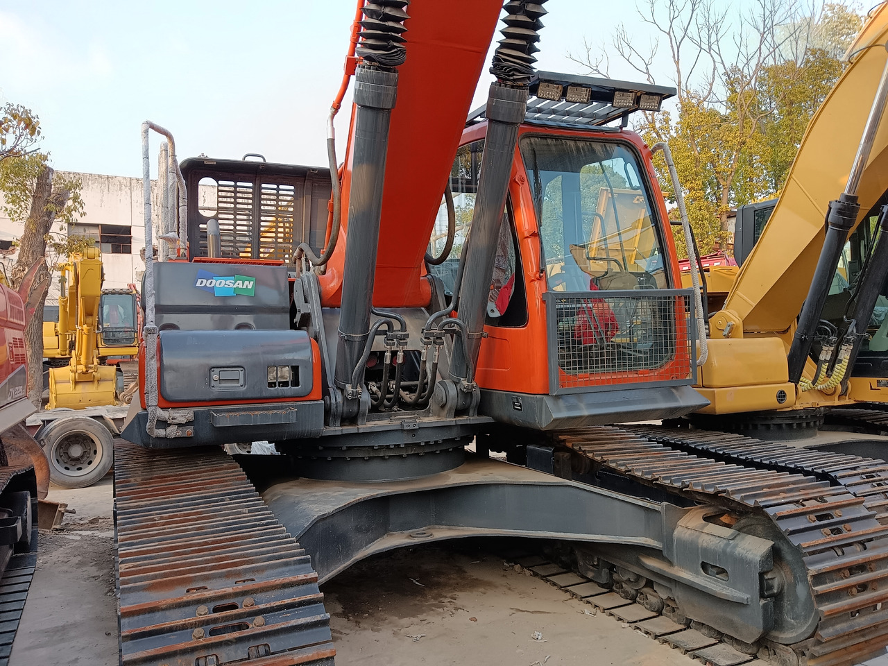 DOOSAN DX 340 LC - 9 C DX340 LCA - Pelle sur chenille: photos 1 DOOSAN DX 340 LC - 9 C DX340 LCA - Pelle sur chenille: photos 1