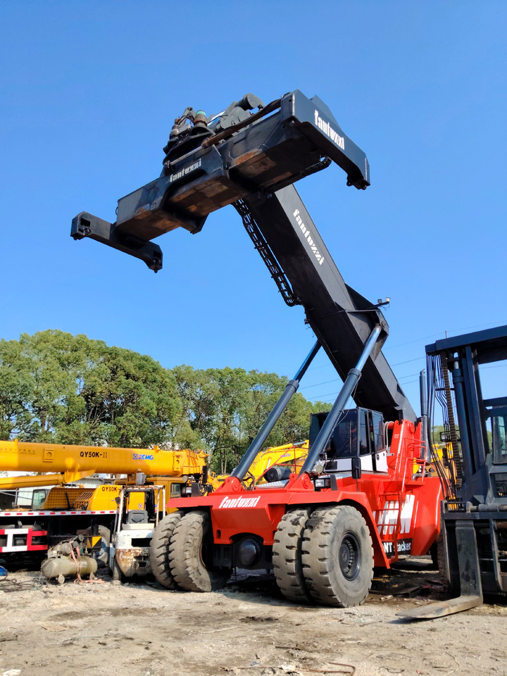 Reach stacker FANTUZZI CS45KM 45 TON: photos 1