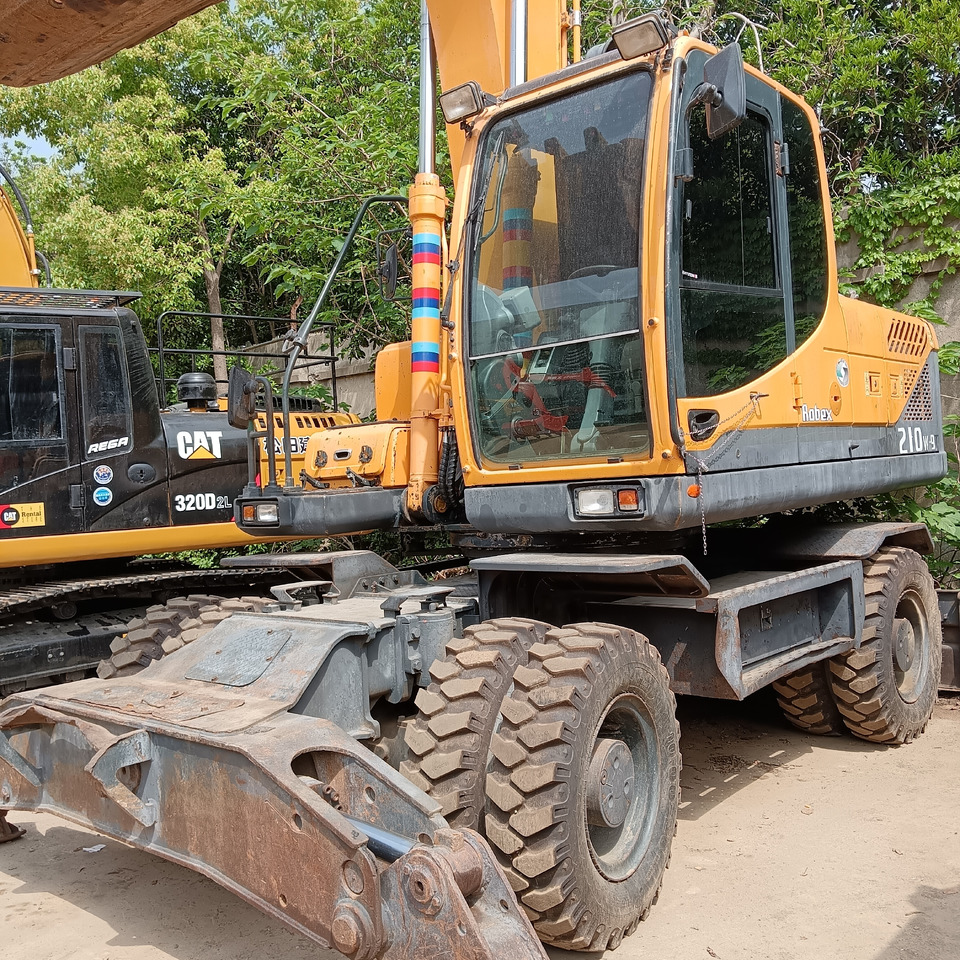 HYUNDAI 210W - 9 T 210W-9S - Pelle sur pneus: photos 1 HYUNDAI 210W - 9 T 210W-9S - Pelle sur pneus: photos 1