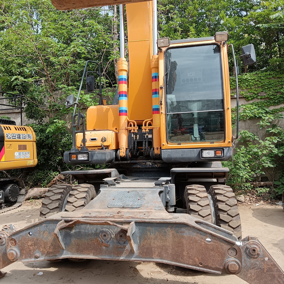 HYUNDAI 210W - 9 T 210W-9S - Pelle sur pneus: photos 2 HYUNDAI 210W - 9 T 210W-9S - Pelle sur pneus: photos 2