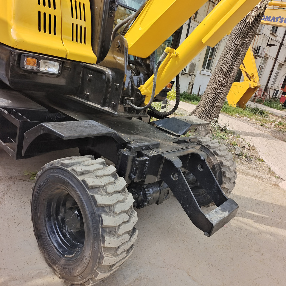 HYUNDAI R 60W - 7 R60W-7 - Pelle sur pneus: photos 2 HYUNDAI R 60W - 7 R60W-7 - Pelle sur pneus: photos 2