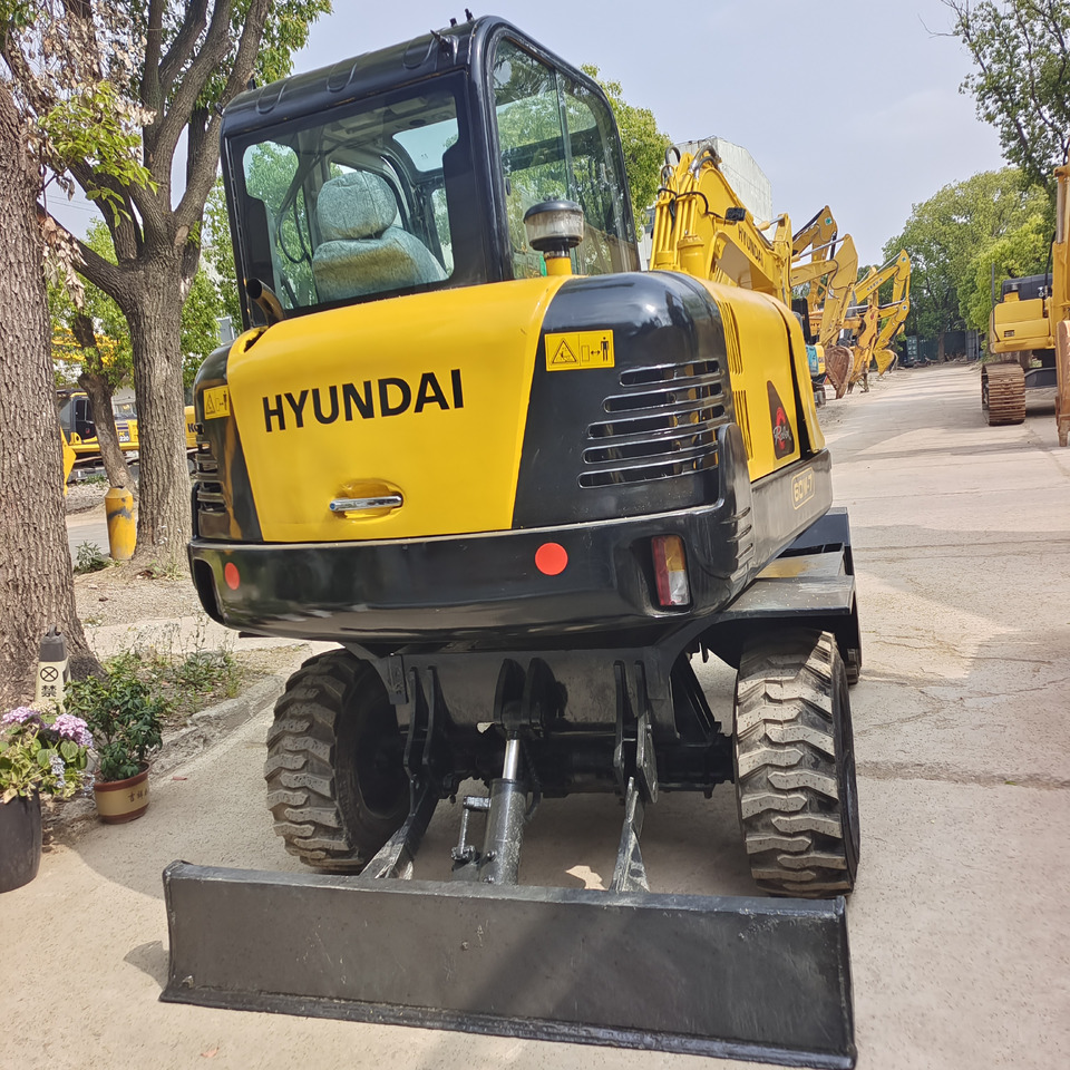 HYUNDAI R 60W - 7 R60W-7 - Pelle sur pneus: photos 4 HYUNDAI R 60W - 7 R60W-7 - Pelle sur pneus: photos 4