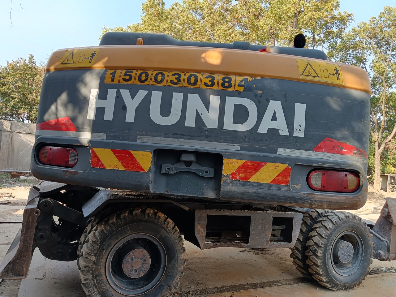 HYUNDAI R210W-9 - Pelle sur pneus: photos 2 HYUNDAI R210W-9 - Pelle sur pneus: photos 2