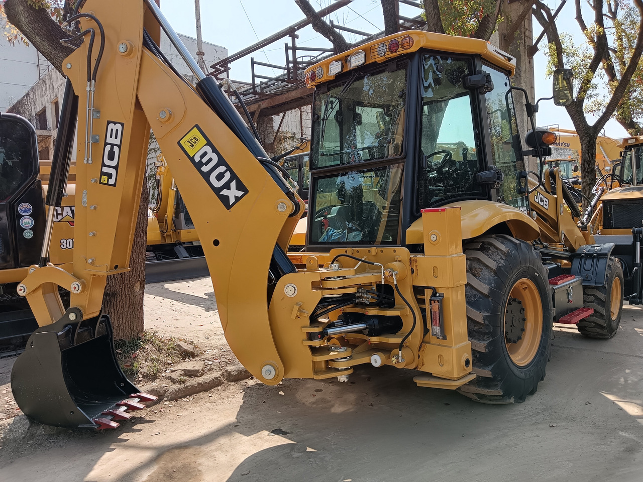 JCB 3CX BRAND NEW - Tractopelle: photos 1 JCB 3CX BRAND NEW - Tractopelle: photos 1