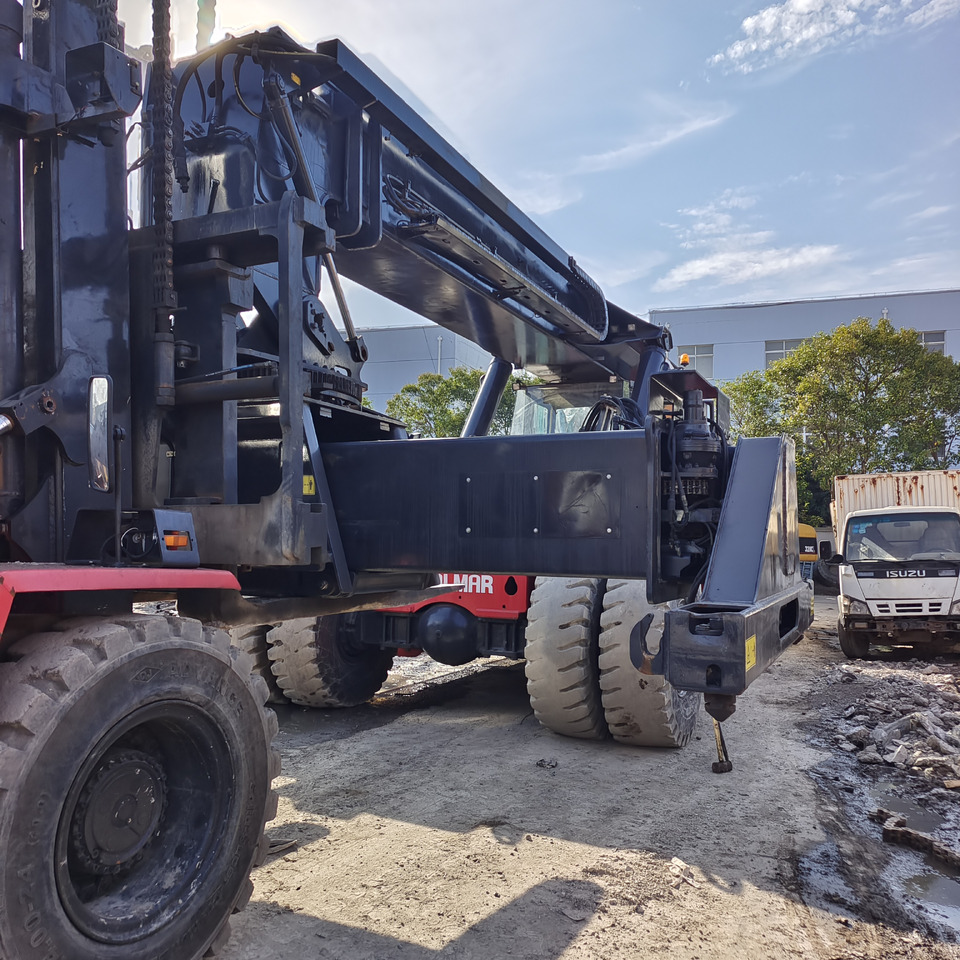 KALMAR DRT450 45 TON DRF 450 DRU450 DRD 450 - Reach stacker: photos 3 KALMAR DRT450 45 TON DRF 450 DRU450 DRD 450 - Reach stacker: photos 3