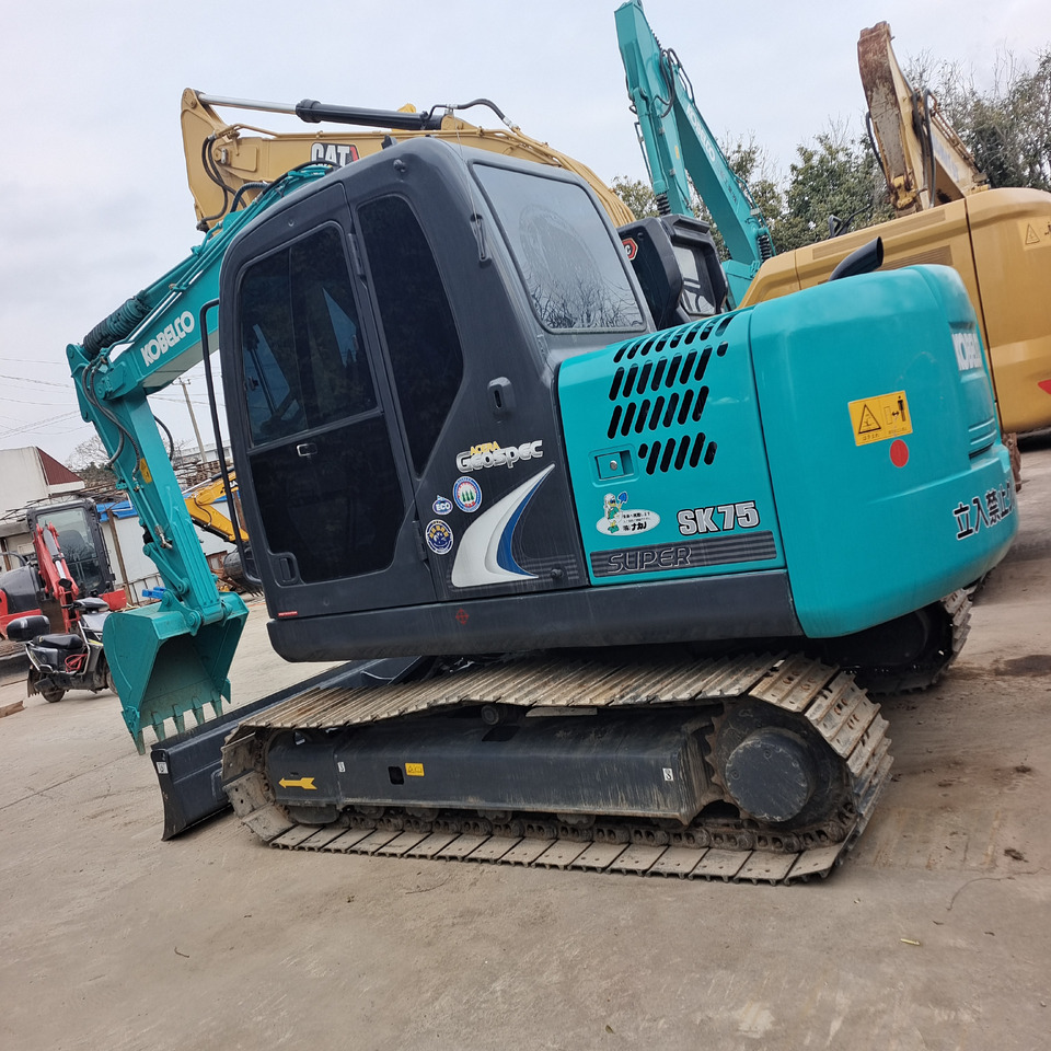 KOBELCO SK75 SK140 SK200-8 SK210LC SK260D - Mini pelle: photos 5 KOBELCO SK75 SK140 SK200-8 SK210LC SK260D - Mini pelle: photos 5