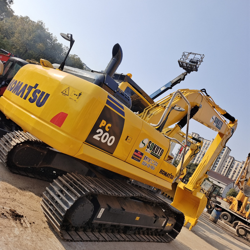 KOMATSU PC200-8 - Pelle sur chenille: photos 2 KOMATSU PC200-8 - Pelle sur chenille: photos 2