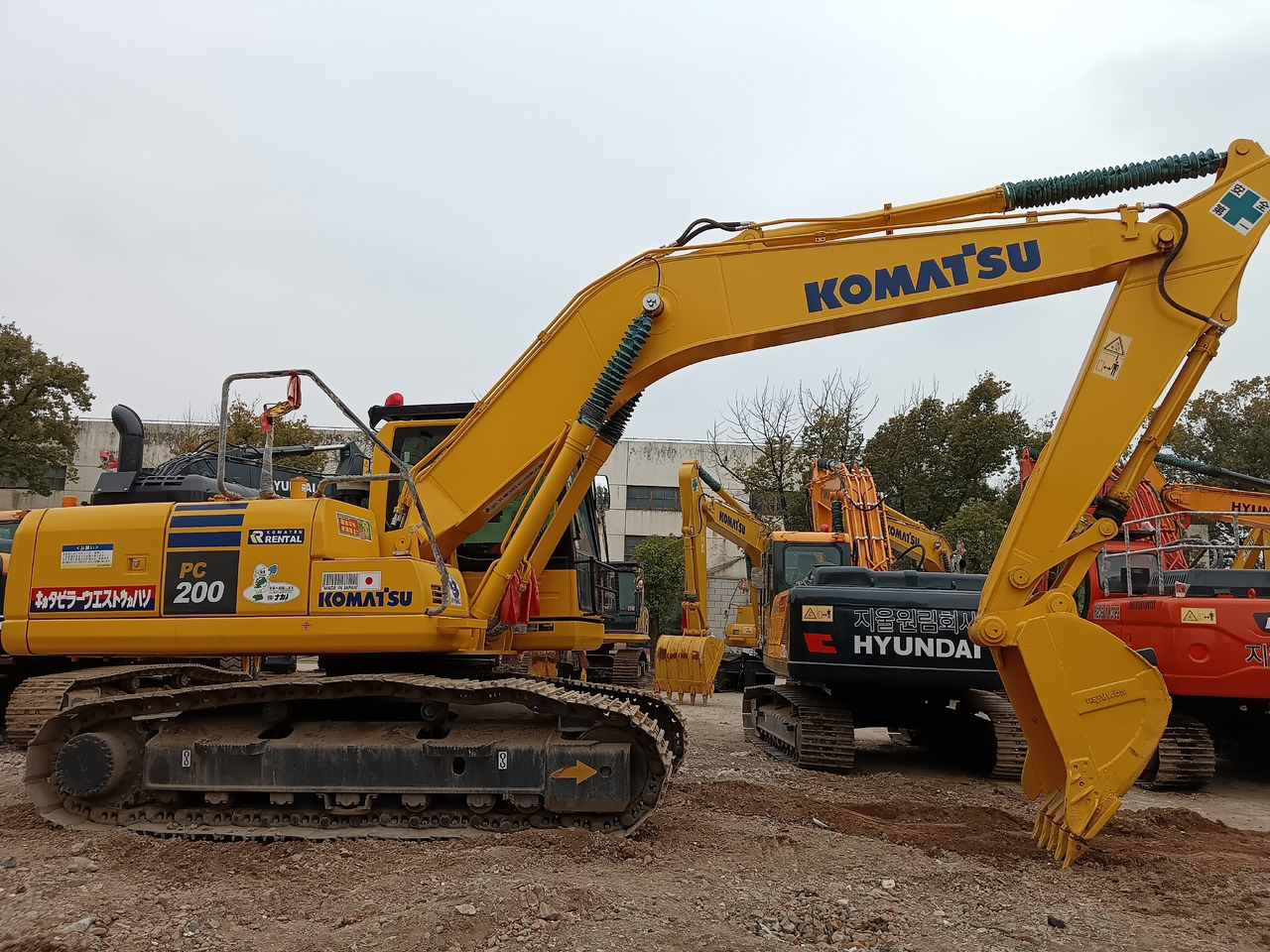 Pelle sur chenille KOMATSU PC200-8: photos 6