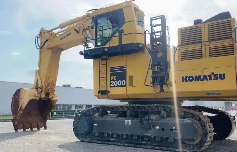 KOMATSU PC2000-8 PC 2000 - 8 Mining Crawler Excavator - Machine d'exploitation minière: photos 2 KOMATSU PC2000-8 PC 2000 - 8 Mining Crawler Excavator - Machine d'exploitation minière: photos 2
