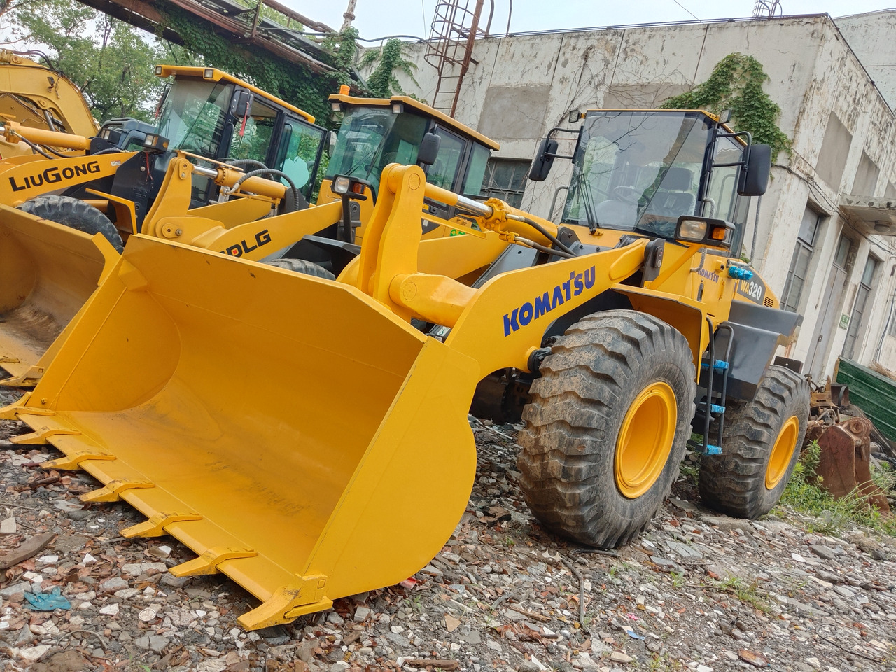 KOMATSU WA320-5 WA 320 - 5 - Chargeuse sur pneus: photos 4 KOMATSU WA320-5 WA 320 - 5 - Chargeuse sur pneus: photos 4
