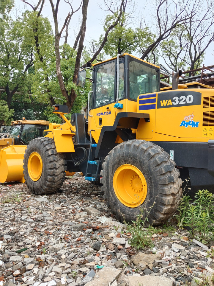 KOMATSU WA320-5 WA 320 - 5 - Chargeuse sur pneus: photos 1 KOMATSU WA320-5 WA 320 - 5 - Chargeuse sur pneus: photos 1