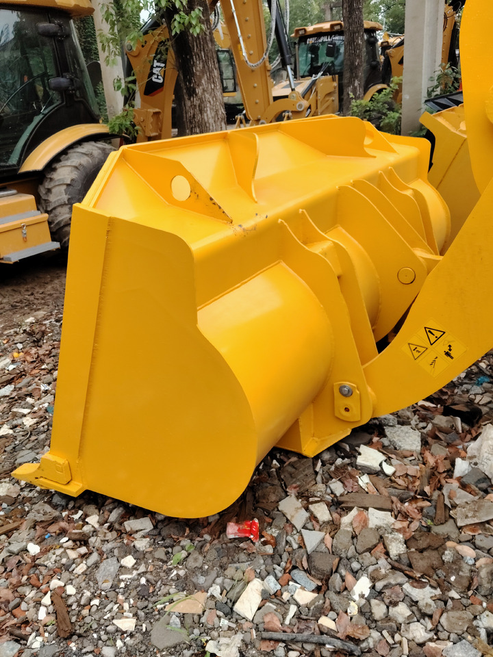 KOMATSU WA320-5 WA 320 - 5 - Chargeuse sur pneus: photos 3 KOMATSU WA320-5 WA 320 - 5 - Chargeuse sur pneus: photos 3