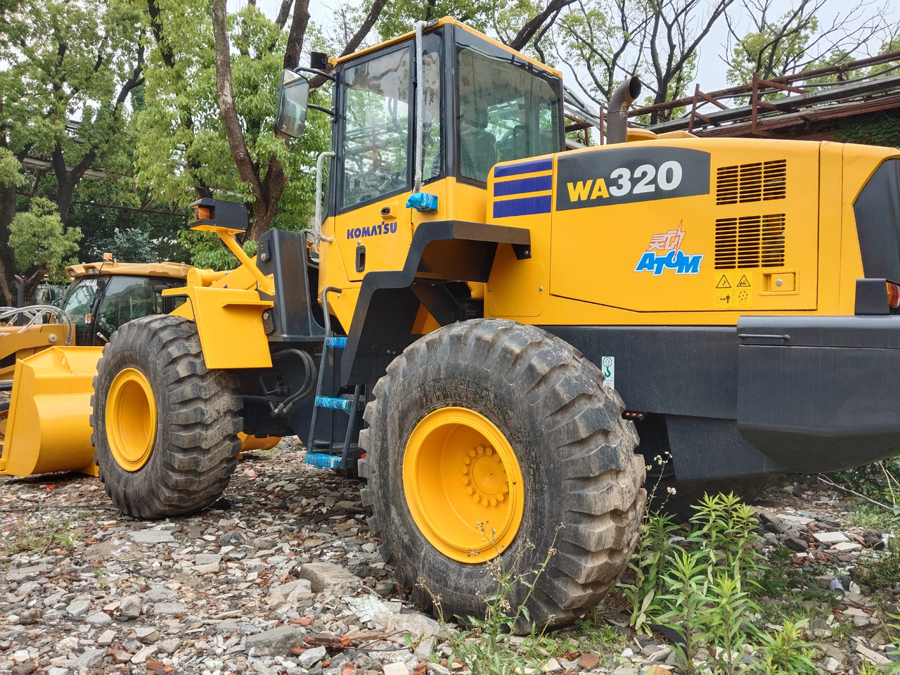 KOMATSU WA320-5 WA 320 - 5 - Chargeuse sur pneus: photos 2 KOMATSU WA320-5 WA 320 - 5 - Chargeuse sur pneus: photos 2
