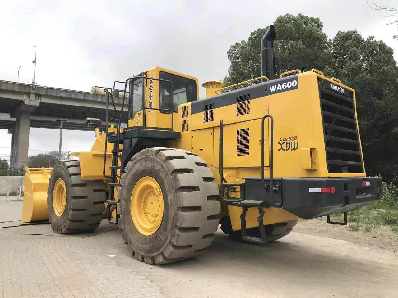 Chargeuse sur pneus KOMATSU WA600: photos 1