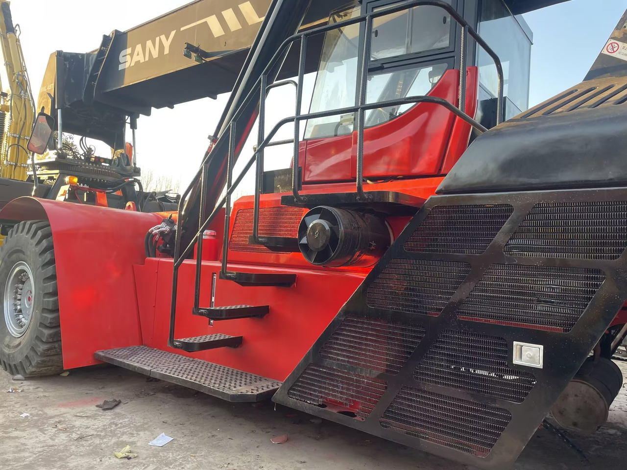 SANY SRSC45C30 - Reach stacker: photos 1 SANY SRSC45C30 - Reach stacker: photos 1