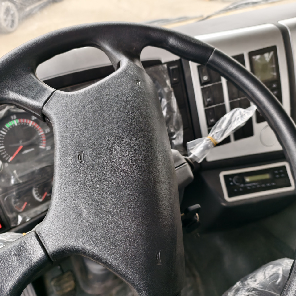 SHACMAN F3000 6*4 8*4 WITH AIR SUSPENSION - Camion benne: photos 5 SHACMAN F3000 6*4 8*4 WITH AIR SUSPENSION - Camion benne: photos 5