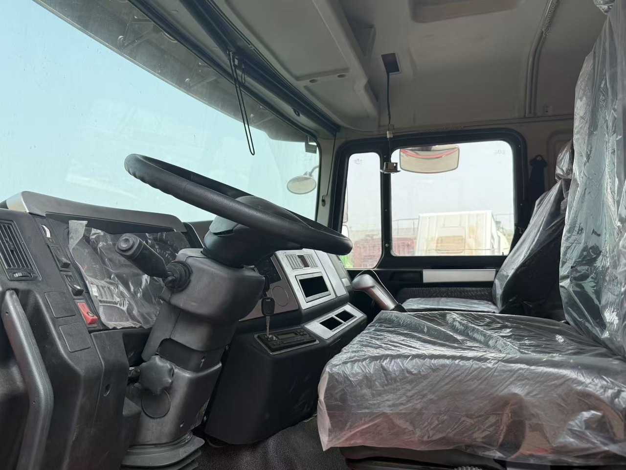 SHACMAN F3000 8*4 DUMP TRUCK - Camion benne: photos 2 SHACMAN F3000 8*4 DUMP TRUCK - Camion benne: photos 2