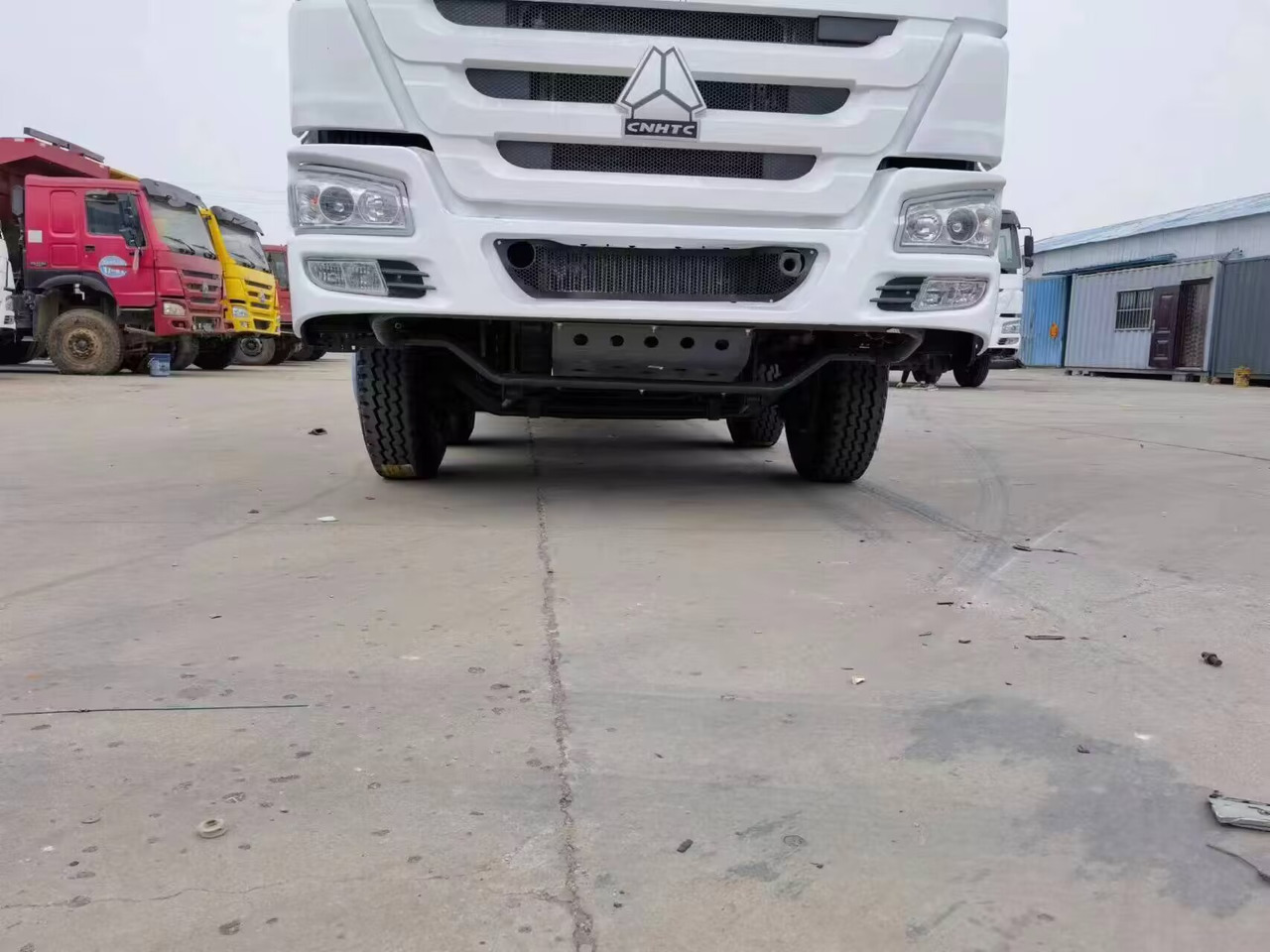 SINOTRUK HOWO 371 8*4 DUMP TRUCK 375 380 400 420 HP 6*4 - Camion benne: photos 3 SINOTRUK HOWO 371 8*4 DUMP TRUCK 375 380 400 420 HP 6*4 - Camion benne: photos 3