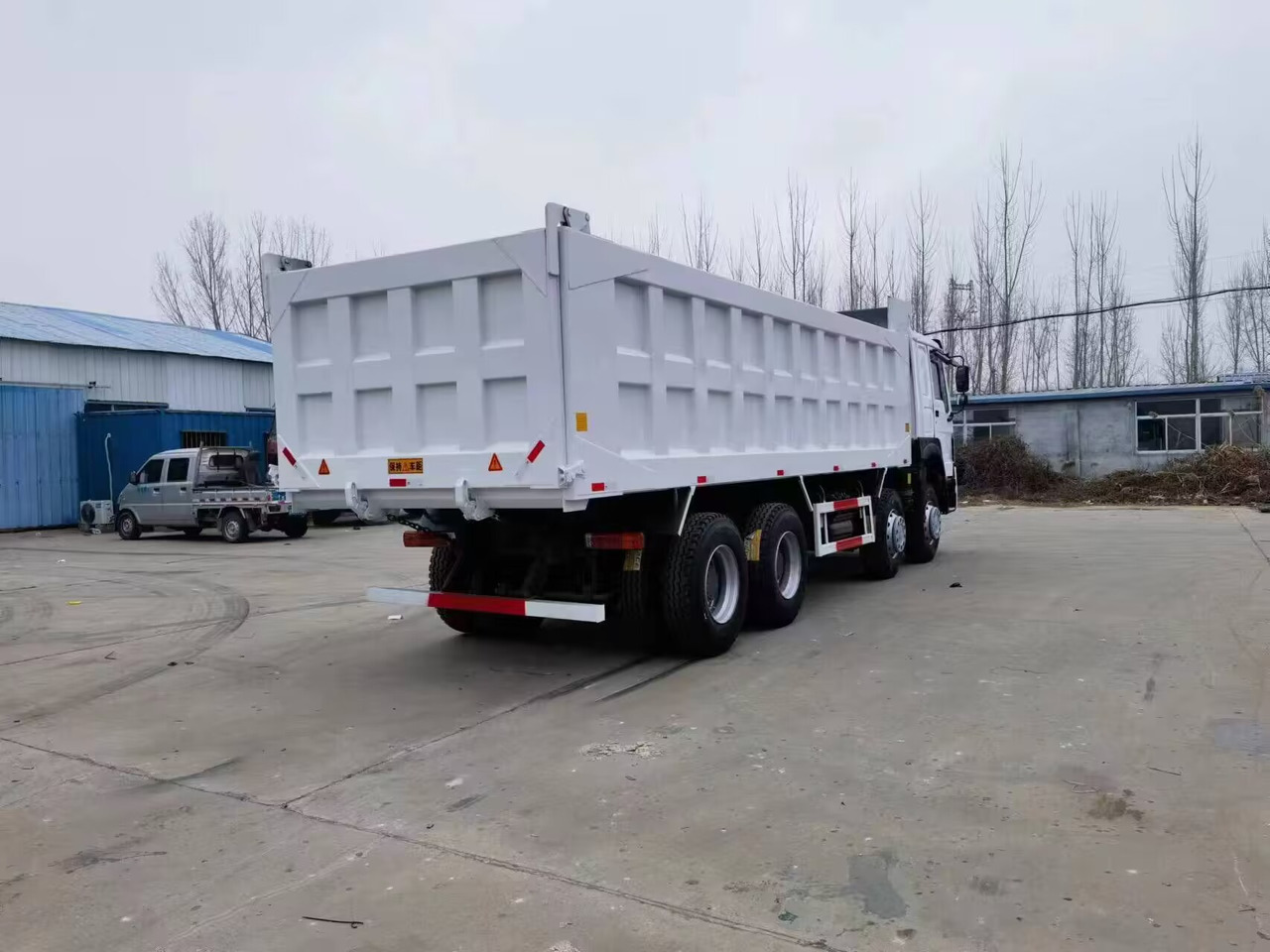 SINOTRUK HOWO 371 8*4 DUMP TRUCK 375 380 400 420 HP 6*4 - Camion benne: photos 4 SINOTRUK HOWO 371 8*4 DUMP TRUCK 375 380 400 420 HP 6*4 - Camion benne: photos 4