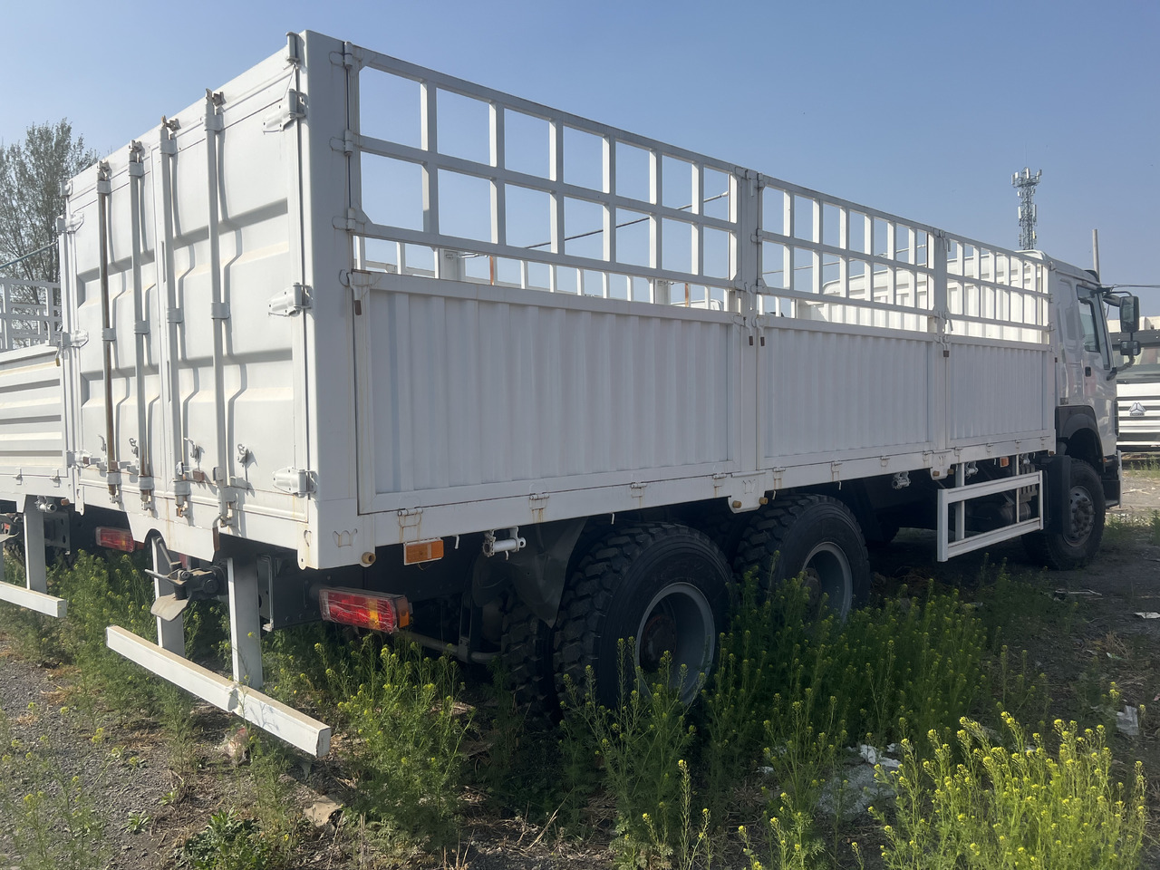 SINOTRUK HOWO 6*4 371 HP 8*4 375 400 420 HORSEPOWER - Camion bétaillère: photos 5 SINOTRUK HOWO 6*4 371 HP 8*4 375 400 420 HORSEPOWER - Camion bétaillère: photos 5