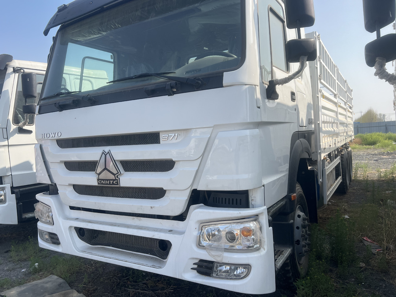 SINOTRUK HOWO 6*4 371 HP 8*4 375 400 420 HORSEPOWER - Camion bétaillère: photos 3 SINOTRUK HOWO 6*4 371 HP 8*4 375 400 420 HORSEPOWER - Camion bétaillère: photos 3