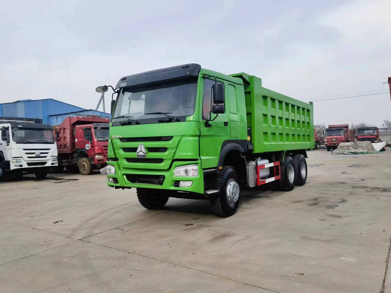 SINOTRUK HOWO 6*4 8*4 DUMP TRUCK - Camion benne: photos 1 SINOTRUK HOWO 6*4 8*4 DUMP TRUCK - Camion benne: photos 1