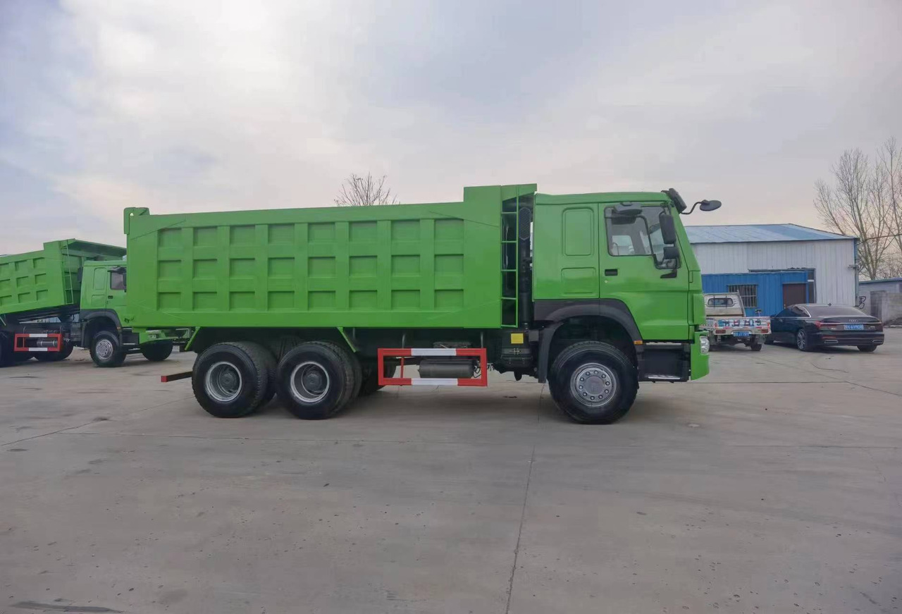 SINOTRUK HOWO 6*4 8*4 DUMP TRUCK - Camion benne: photos 5 SINOTRUK HOWO 6*4 8*4 DUMP TRUCK - Camion benne: photos 5