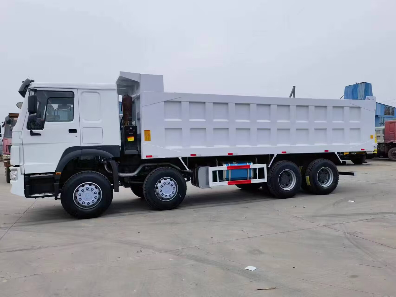 SINOTRUK HOWO 8*4 DUMP TRUCK 371 375 380 400 420 460 HP - Camion benne: photos 5 SINOTRUK HOWO 8*4 DUMP TRUCK 371 375 380 400 420 460 HP - Camion benne: photos 5