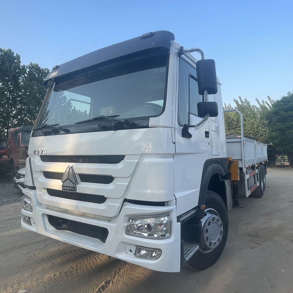 SINOTRUK HOWO 8 TON CRANE TRUCK - Camion grue: photos 5 SINOTRUK HOWO 8 TON CRANE TRUCK - Camion grue: photos 5