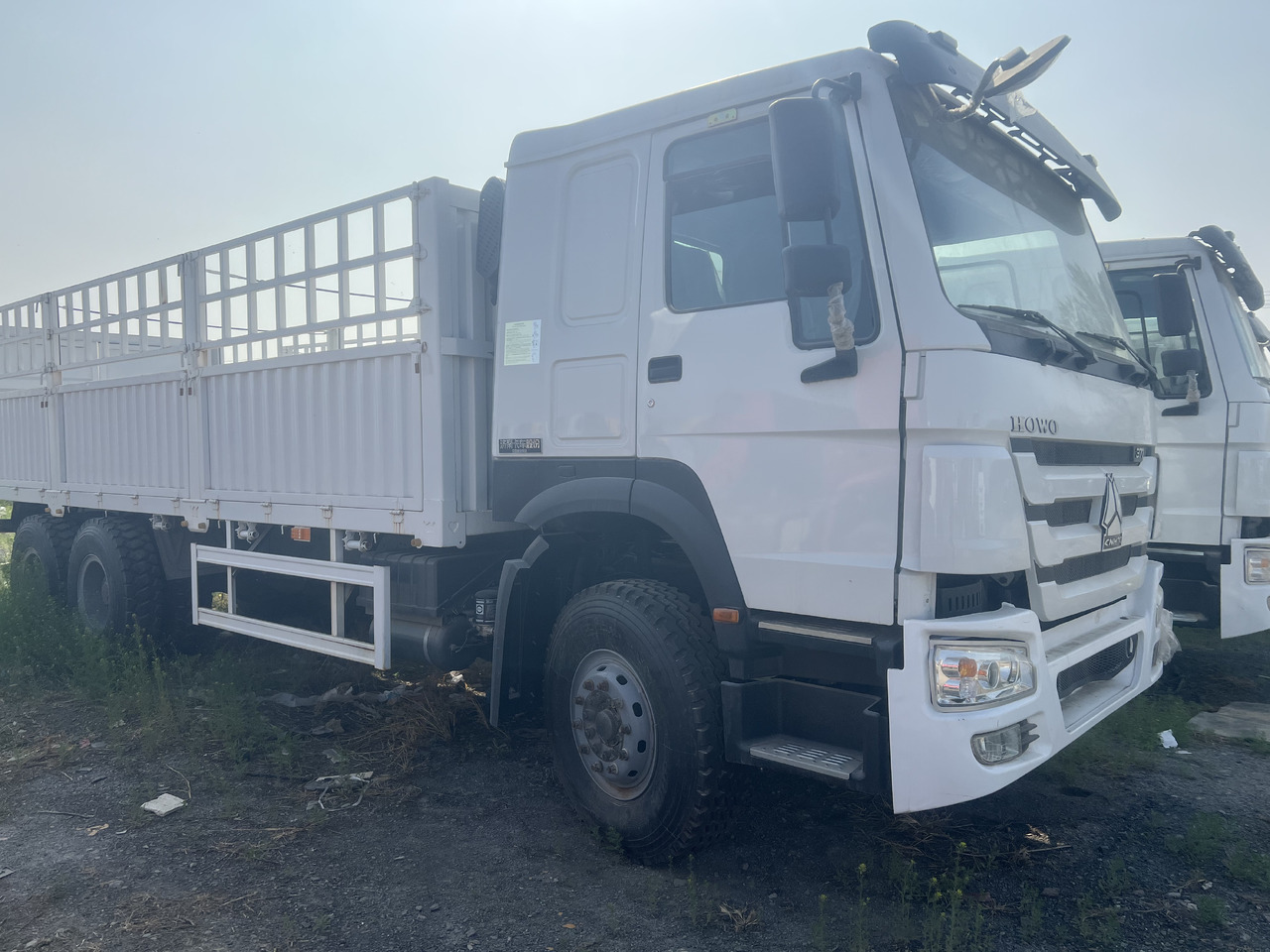 SINOTRUK HOWO FENCE LIVESTOCK TRUCK - Camion benne: photos 1 SINOTRUK HOWO FENCE LIVESTOCK TRUCK - Camion benne: photos 1
