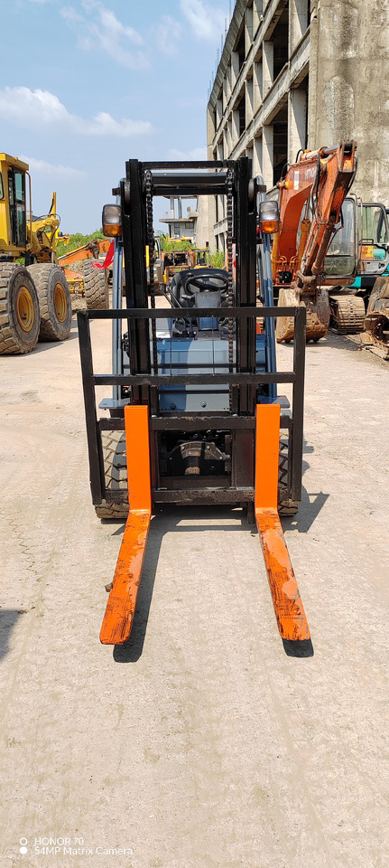 TOYOTA FD35 - Chariot élévateur diesel: photos 1 TOYOTA FD35 - Chariot élévateur diesel: photos 1