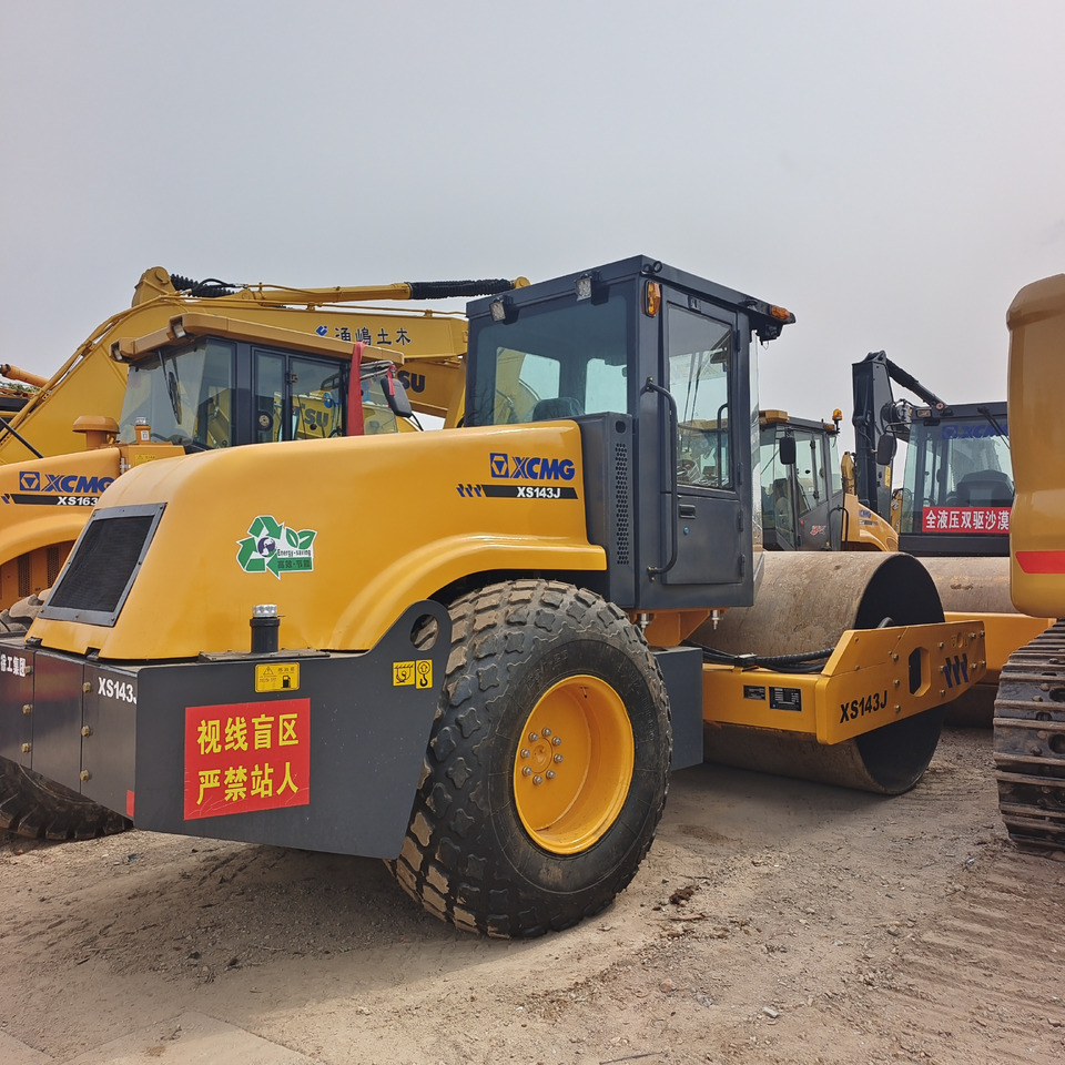 XCMG XS 143J XS163J  XS183J XS203J XS 223J XS 263J - Rouleau compresseur: photos 1 XCMG XS 143J XS163J  XS183J XS203J XS 223J XS 263J - Rouleau compresseur: photos 1