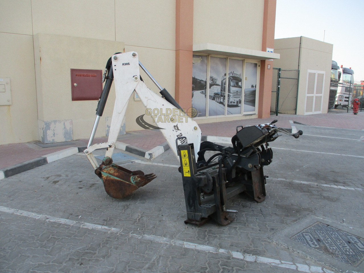 BOBCAT Skid Steer R30S Backhoe Attachment - Godet pour chargeur pour Mini chargeuse: photos 3 BOBCAT Skid Steer R30S Backhoe Attachment - Godet pour chargeur pour Mini chargeuse: photos 3