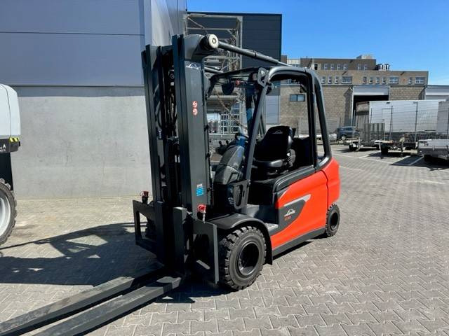 Linde E35L - Chariot élévateur électrique: photos 1 Linde E35L - Chariot élévateur électrique: photos 1