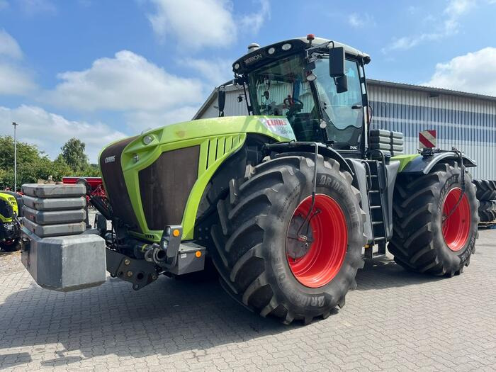 Claas Xerion 5000 Trac - Tracteur agricole: photos 1 Claas Xerion 5000 Trac - Tracteur agricole: photos 1