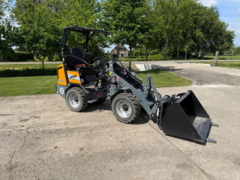 Giant Giant 2200 X-tra HD NIEUWE SHOVEL Mini shovel - Chargeuse compacte sur chenilles: photos 2 Giant Giant 2200 X-tra HD NIEUWE SHOVEL Mini shovel - Chargeuse compacte sur chenilles: photos 2