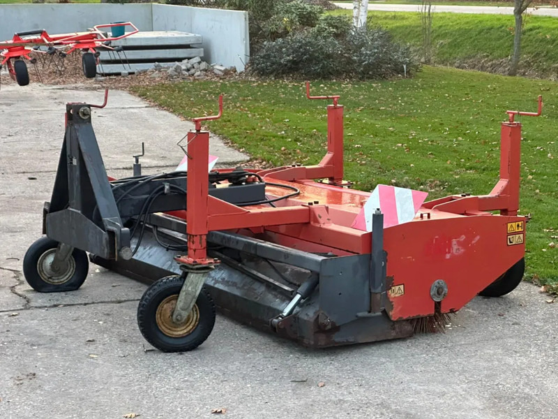 Hekamp Veegmachine met opvangbak Hydraulisch borstel - Tracteur agricole: photos 4 Hekamp Veegmachine met opvangbak Hydraulisch borstel - Tracteur agricole: photos 4