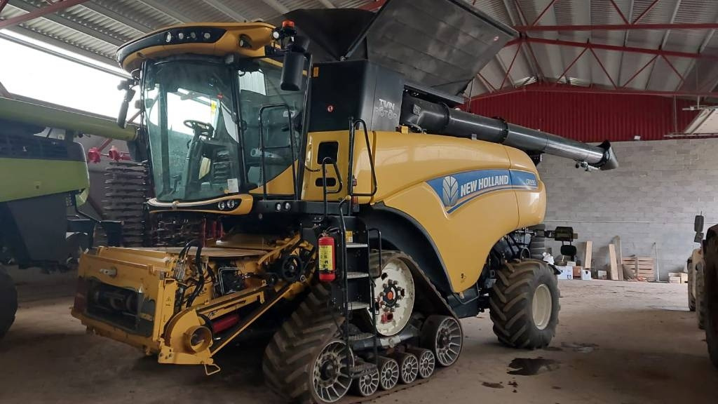 New Holland CR 9.90  - Moissonneuse-batteuse: photos 1 New Holland CR 9.90  - Moissonneuse-batteuse: photos 1