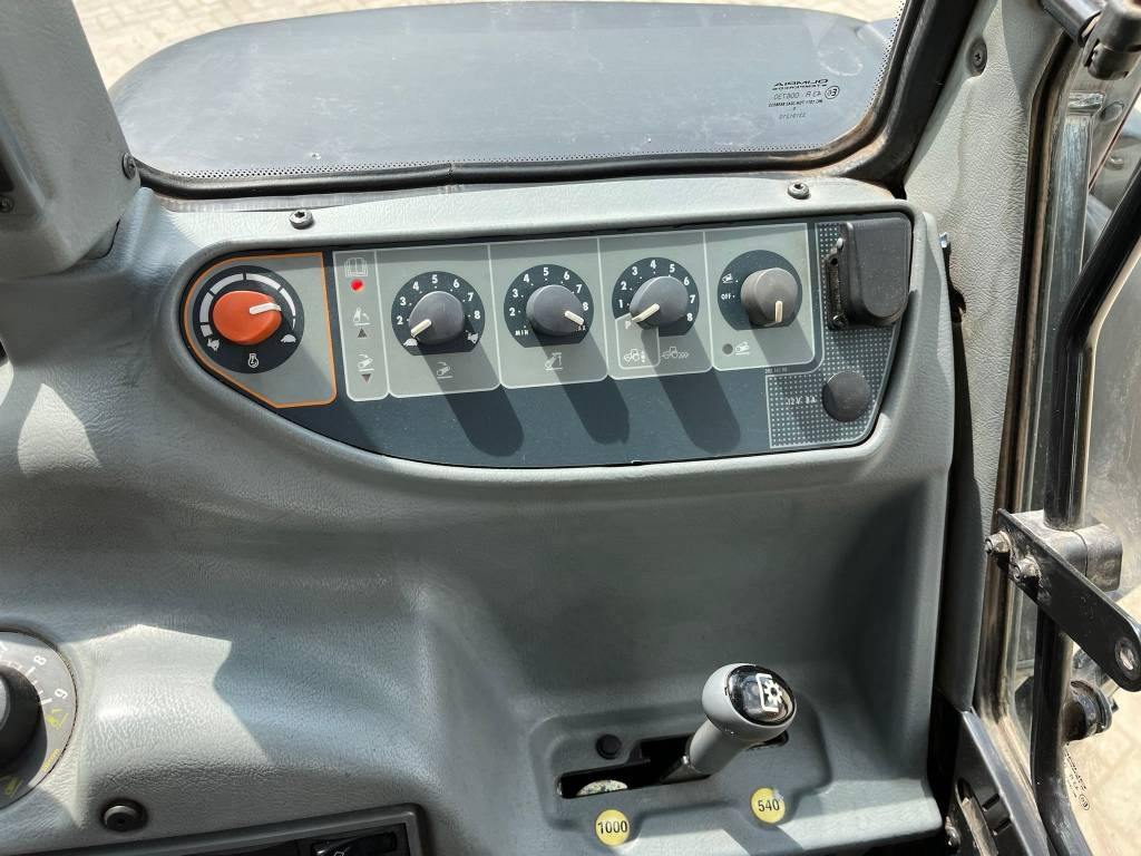 Tracteur agricole Valtra A 93: photos 16