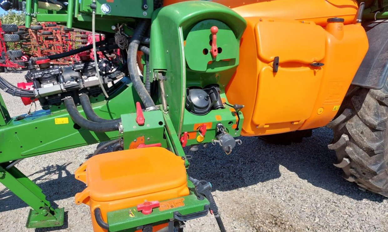 Amazone UX 6200 SUPER - 36-30-24m - Pulvérisateur traîné: photos 5 Amazone UX 6200 SUPER - 36-30-24m - Pulvérisateur traîné: photos 5