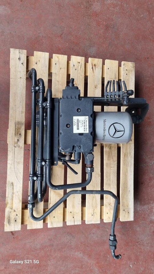 KNORR-BREMSE Knorr-Bremse AIR DRYER Mercedes-Benz ACTROS MP4 - Valve de frein pour Camion: photos 2 KNORR-BREMSE Knorr-Bremse AIR DRYER Mercedes-Benz ACTROS MP4 - Valve de frein pour Camion: photos 2