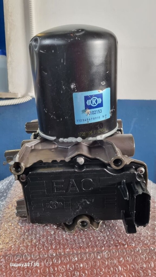 Knorr-Bremse AIR DRYER UNIT EAPU K138270 Mercedes-Benz ACTROS MP4 EURO 6 - Bloc de gestion pour Camion: photos 4 Knorr-Bremse AIR DRYER UNIT EAPU K138270 Mercedes-Benz ACTROS MP4 EURO 6 - Bloc de gestion pour Camion: photos 4