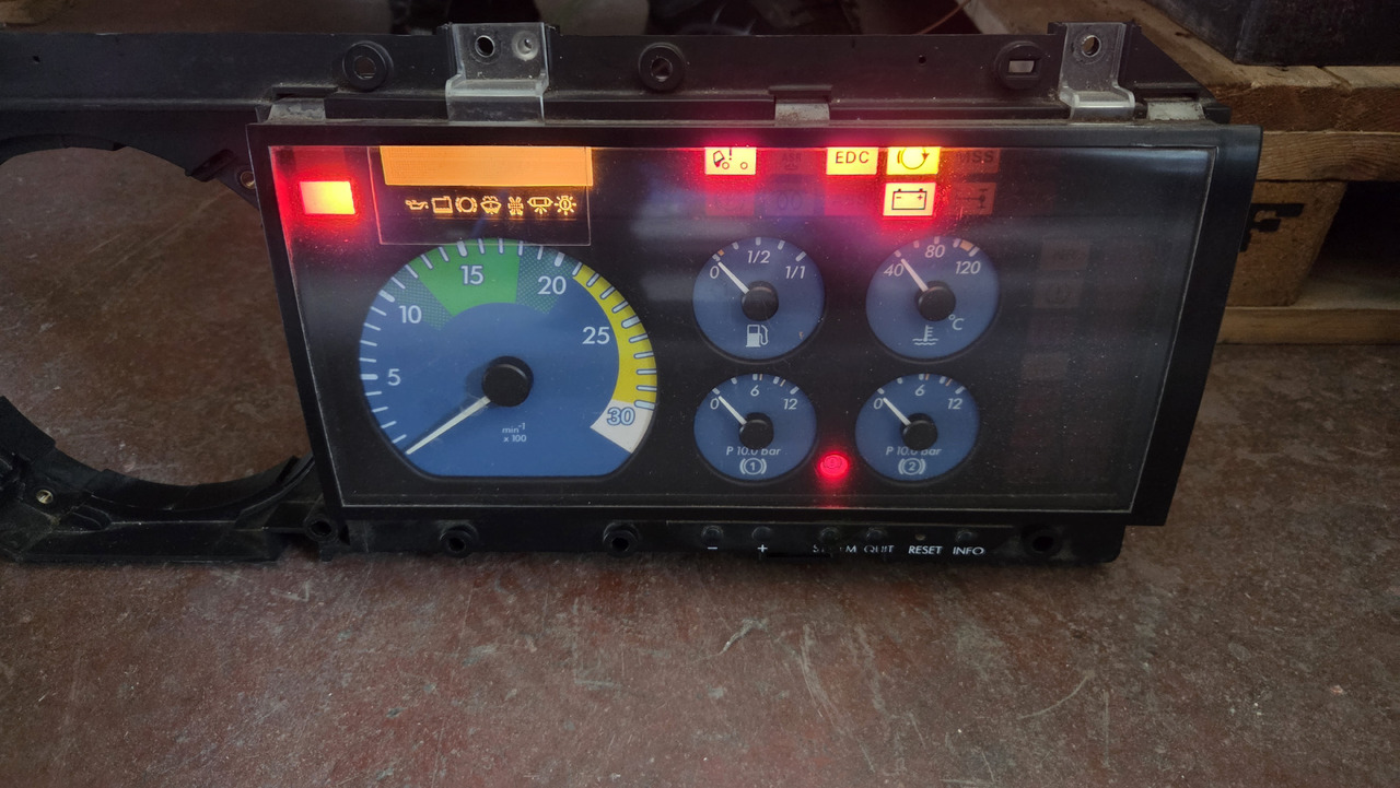 MERCEDES-BENZ ATEGO 1 - Panel de instrumentos: photos 1 MERCEDES-BENZ ATEGO 1 - Panel de instrumentos: photos 1