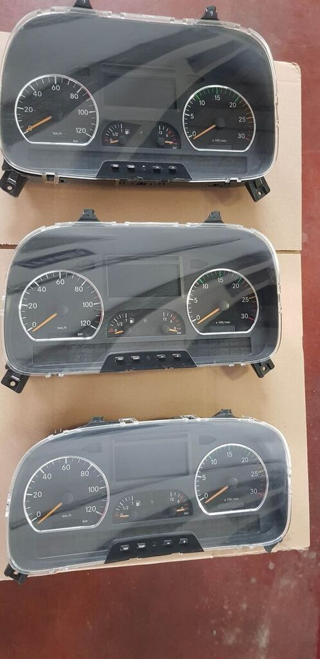 Mercedes-Benz AXOR EURO 5 - Panel de instrumentos pour Camion: photos 3 Mercedes-Benz AXOR EURO 5 - Panel de instrumentos pour Camion: photos 3