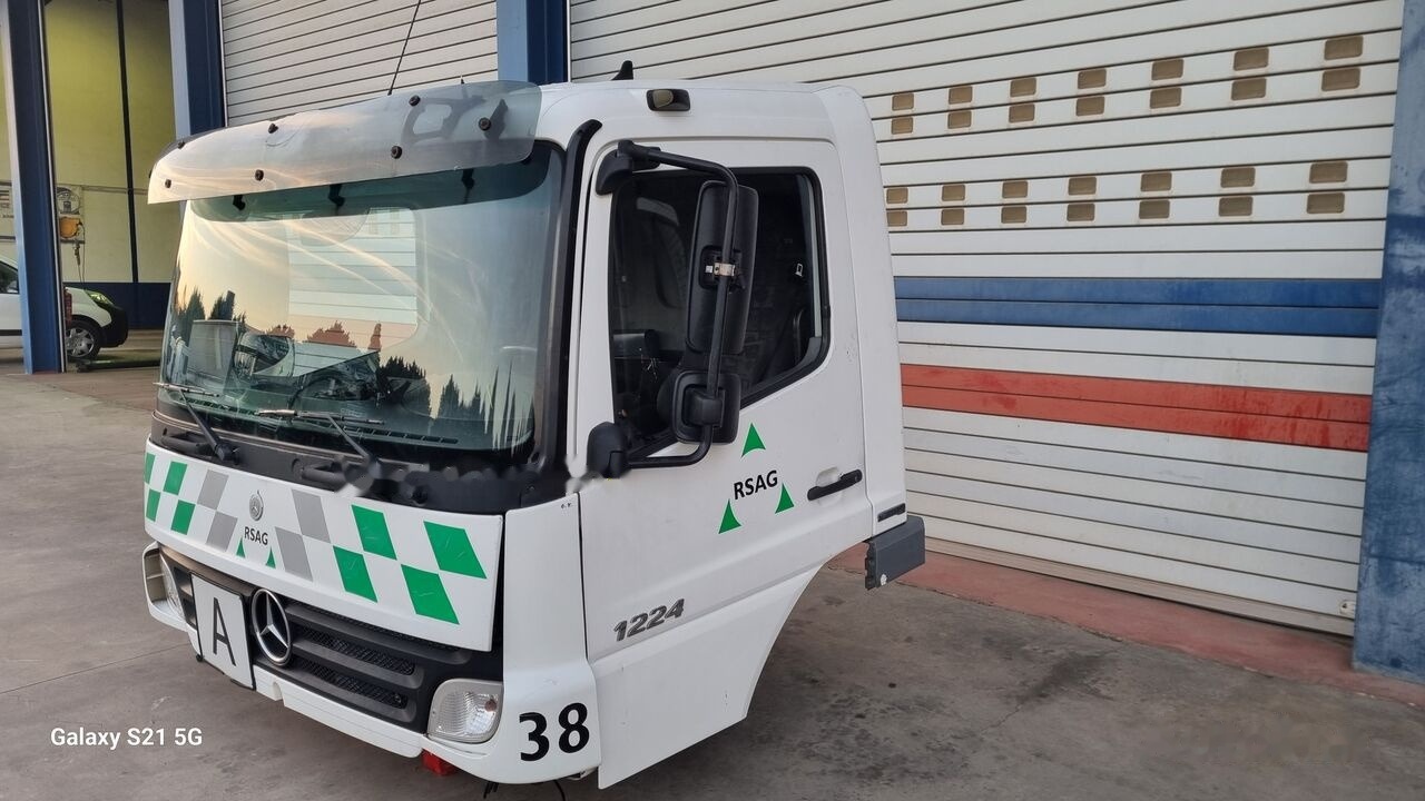 Mercedes-Benz MERCEDES ATEGO 2 A9736000020 Mercedes-Benz ATEGO 2 - Cabine pour Camion: photos 3 Mercedes-Benz MERCEDES ATEGO 2 A9736000020 Mercedes-Benz ATEGO 2 - Cabine pour Camion: photos 3