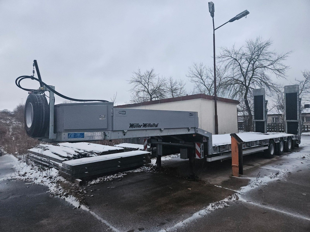 Müller-Mitteltal TS 3 Tieflader nur ca. 6.000km gefahren 42t - Semi-remorque surbaissé: photos 1 Müller-Mitteltal TS 3 Tieflader nur ca. 6.000km gefahren 42t - Semi-remorque surbaissé: photos 1