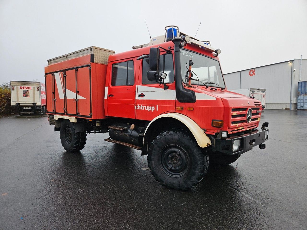 Unimog U4000 4x4 DOKA Feuerwehr - Camion citerne: photos 2 Unimog U4000 4x4 DOKA Feuerwehr - Camion citerne: photos 2
