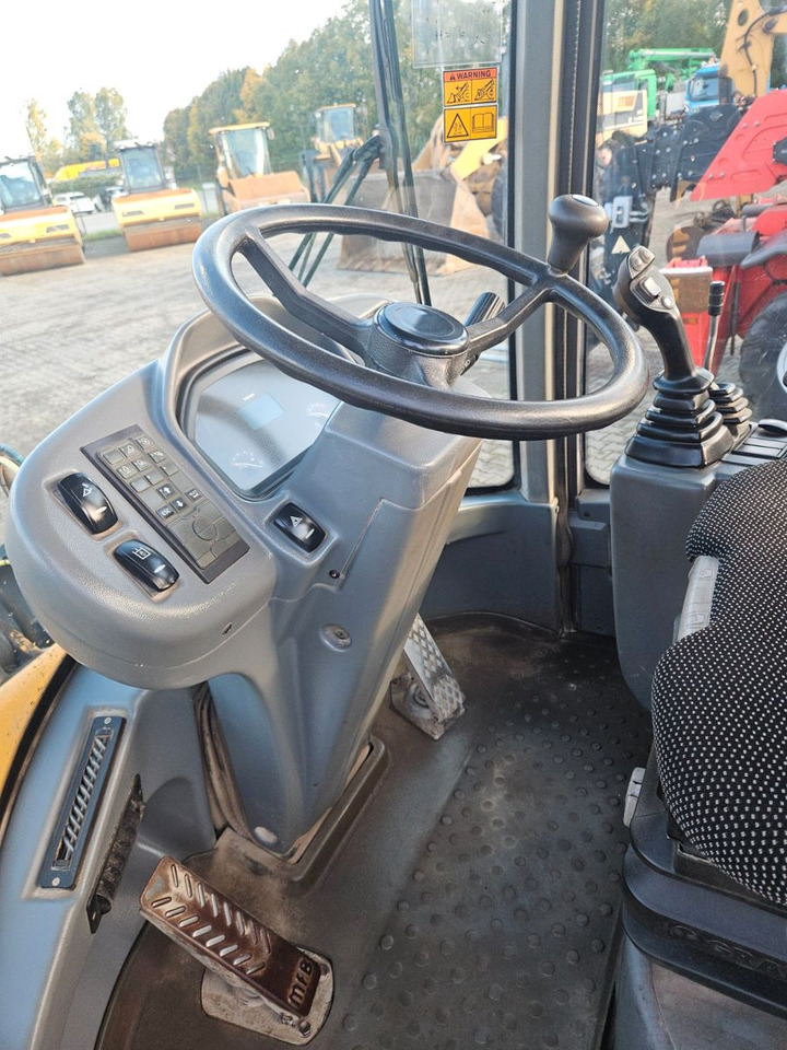 Volvo L30G Radlader mit Klappschaufel - Chargeuse sur pneus: photos 5 Volvo L30G Radlader mit Klappschaufel - Chargeuse sur pneus: photos 5